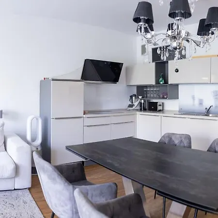 Apartment Luxus-wohnung, 2 Terrassen, Zentral, Parkplatz